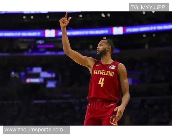 小莫布里半场表现出色7投4中贡献11分4篮板1助攻1盖帽